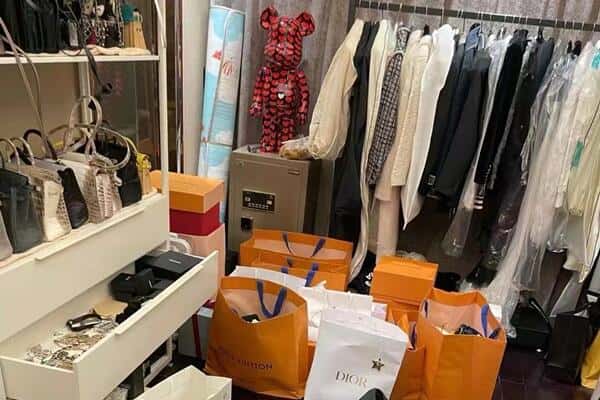 阿克塞县回收一线品牌衣服